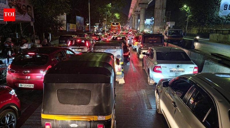 पुणे शहरातील ट्रॅफिक जॅममागील ६० पायाभूत आणि संबंधित समस्या पोलीस ओळखतात, सुधारात्मक उपायांसाठी पुणे महानगरपालिकेशी संपर्क साधतात पुणे शहरातील ट्रॅफिक जॅममागील ६० पायाभूत आणि संबंधित समस्या पोलीस ओळखतात, सुधारात्मक उपायांसाठी पुणे महानगरपालिकेशी संपर्क साधतात