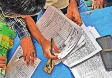 जिल्ह्याला अधिक डेटा-एंट्री ऑपरेटरची गरज भासत आहे कारण मतदारांची गर्दी वाढत आहे जिल्ह्याला अधिक डेटा-एंट्री ऑपरेटरची गरज भासत आहे कारण मतदारांची गर्दी वाढत आहे
